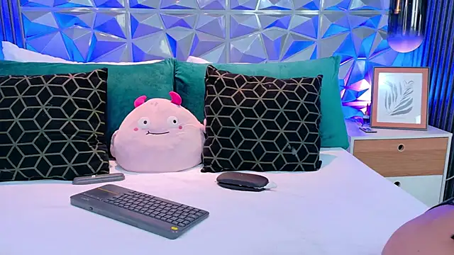 AdelineJhones online show from 04.19.26