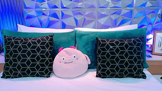 AdelineJhones online show from 04.20.26