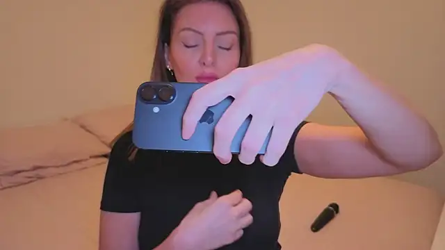 Lovelavender  online show from 03.17.26