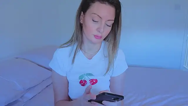 Lovelavender  online show from 03.18.26