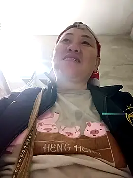 Snapshot of chich-bong chatting on 11.15.25 chich-bong online show from 11.15.25