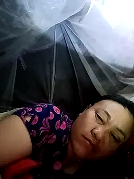 Snapshot of chich-bong chatting on 11.20.25 chich-bong online show from 11.20.25