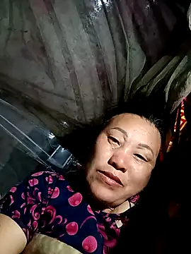 Snapshot of chich-bong chatting on 12.14.25 chich-bong online show from 12.14.25