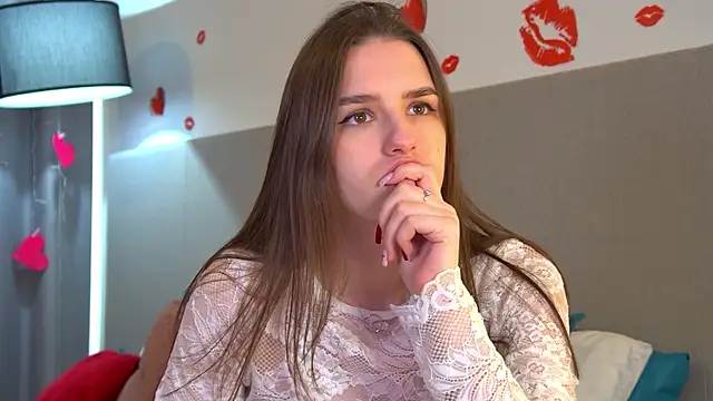 Snapshot of AliceAtkins chatting on 04.13.26 AliceAtkins online show from 04.13.26