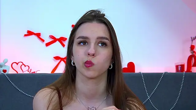 Snapshot of AliceAtkins chatting on 05.03.26 AliceAtkins online show from 05.03.26