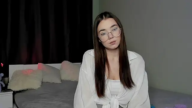 Snapshot of stacymartins chatting on 10.22.25 stacymartins online show from 10.22.25