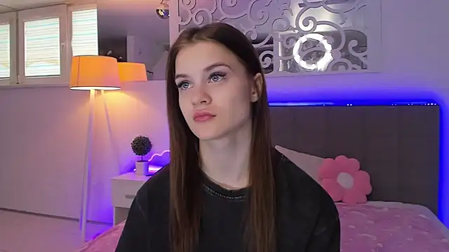 LuisaClover online show from 03.25.26