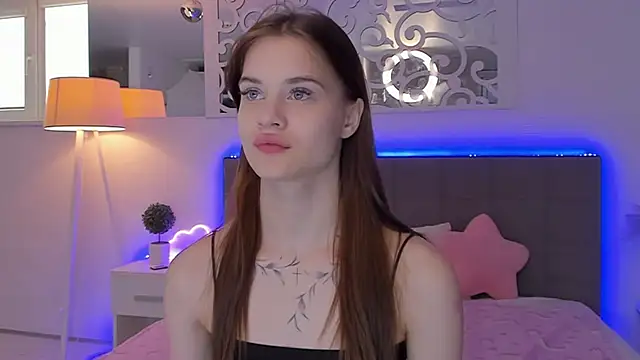 LuisaClover online show from 04.07.26