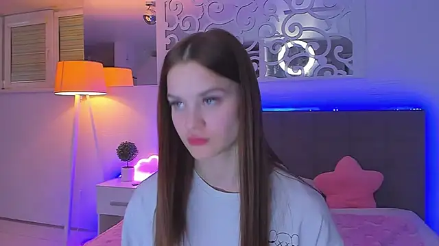 LuisaClover online show from 04.11.26