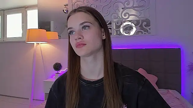 LuisaClover online show from 05.10.26