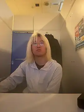 MUIMUICHAN27 online show from 11.30.25