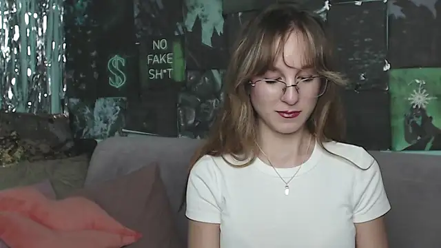 AlishaKellyi online show from 10.30.25