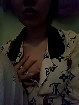 Snapshot of LylyCii69 chatting on 10.28.25 LylyCii69 online show from 10.28.25