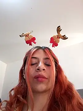 Snapshot of Lunatemptress4 chatting on 12.01.25 Lunatemptress4 online show from 12.01.25