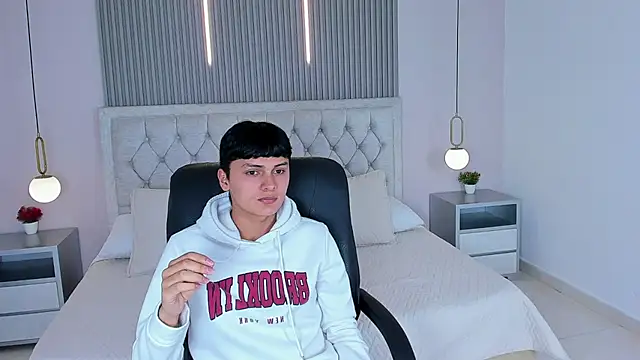 Maxii18  online show from 12.02.25