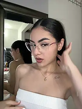 IslaCole online show from 02.07.26