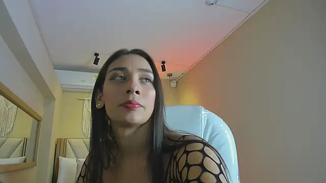 Snapshot of NahimiThompson chatting on 04.18.26 NahimiThompson online show from 04.18.26