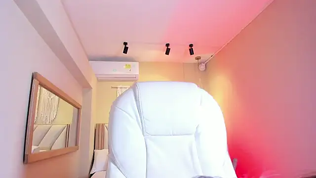 Snapshot of NahimiThompson chatting on 04.27.26 NahimiThompson online show from 04.27.26