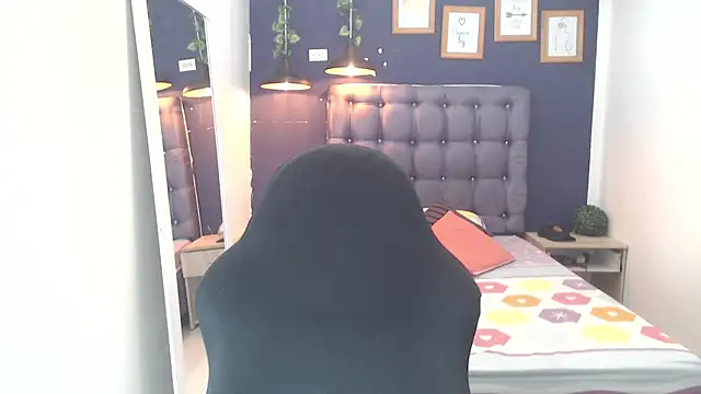 Snapshot of Lunatico_x chatting on 10.28.25 Lunatico x online show from 10.28.25