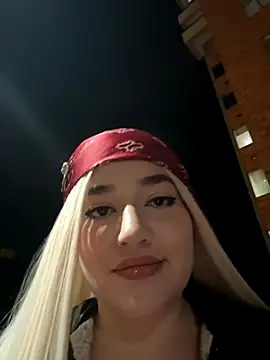 Snapshot of YourSmallCake chatting on 10.31.25 YourSmallCake online show from 10.31.25