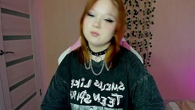 Lovly Vixen online show from 10.25.25