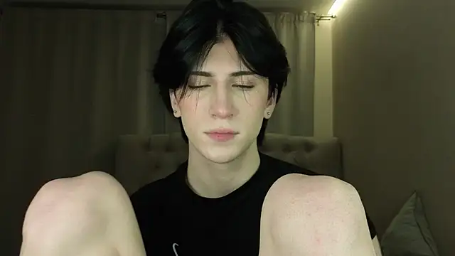 Oliver star boy  online show from 04.16.26