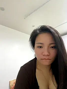 Bee Yellow00 online show from 11.21.25