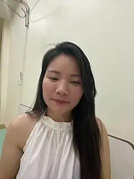 Bee Yellow00 online show from 02.26.26