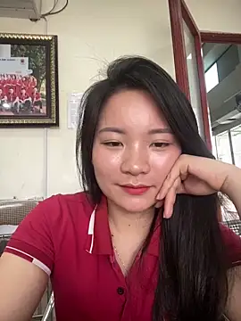 Bee Yellow00 online show from 03.21.26