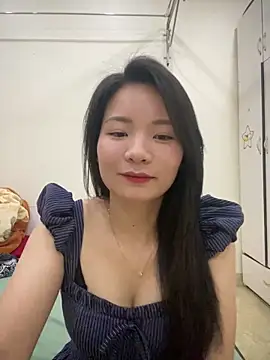 Bee Yellow00 online show from 04.13.26