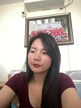 Bee Yellow00 online show from 04.17.26