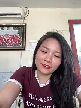 Bee Yellow00 online show from 05.22.26