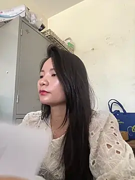 Bee Yellow00 online show from 05.30.26