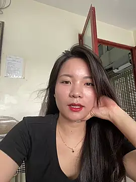 Bee Yellow00 online show from 07.25.26
