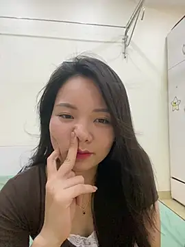 Bee Yellow00 online show from 07.28.26