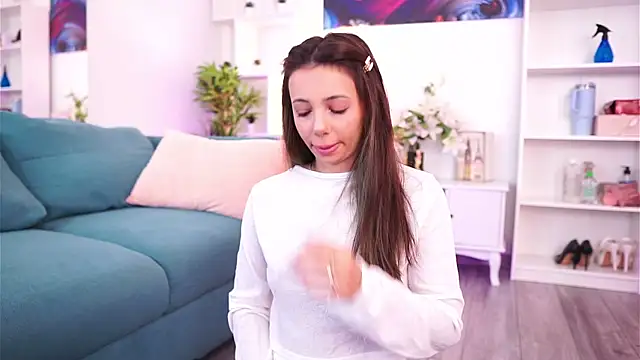 Snapshot of Aisha_Bee chatting on 11.28.25 Aisha Bee online show from 11.28.25