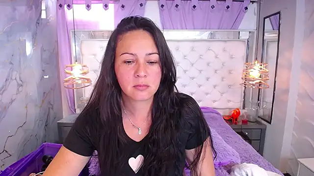 Snapshot of Melissa-roberts chatting on 10.24.25 Melissa-roberts online show from 10.24.25