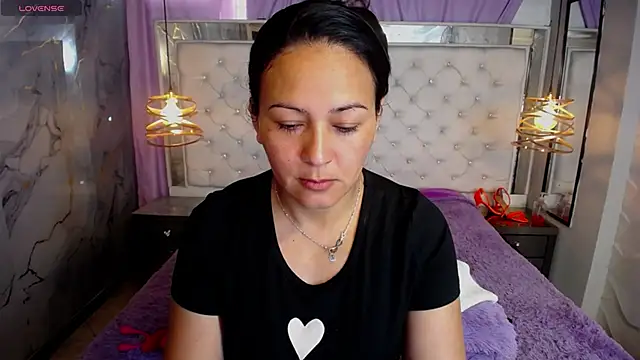 Snapshot of Melissa-roberts chatting on 11.15.25 Melissa-roberts online show from 11.15.25