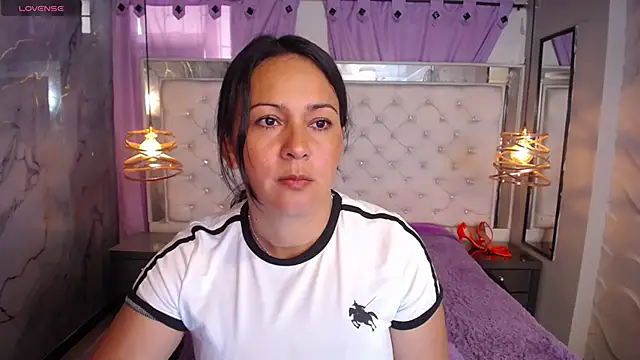 Snapshot of Melissa-roberts chatting on 11.18.25 Melissa-roberts online show from 11.18.25