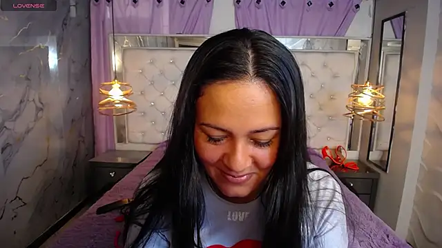 Snapshot of Melissa-roberts chatting on 11.21.25 Melissa-roberts online show from 11.21.25