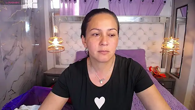 Snapshot of Melissa-roberts chatting on 12.02.25 Melissa-roberts online show from 12.02.25