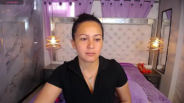 Snapshot of Melissa-roberts chatting on 12.05.25 Melissa-roberts online show from 12.05.25