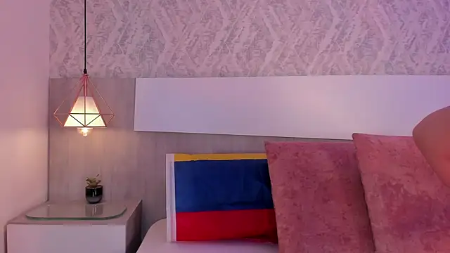 Snapshot of Vittoria__rossi chatting on 06.19.26 Vittoria rossi online show from 06.19.26