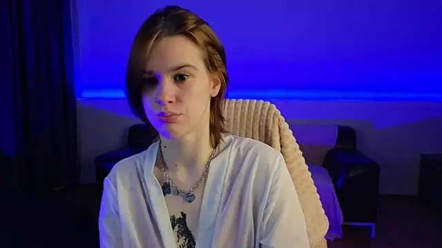 LoraPuffs online show from 06.09.26
