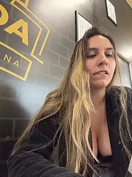 Snapshot of sarah_honey__ chatting on 03.17.26 sarah honey online show from 03.17.26