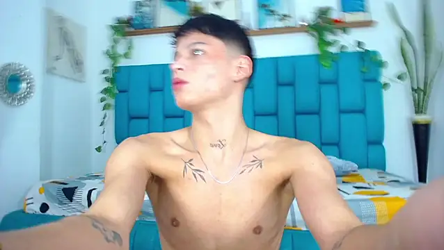 Hot Boys Latinos X online show from 11.28.25