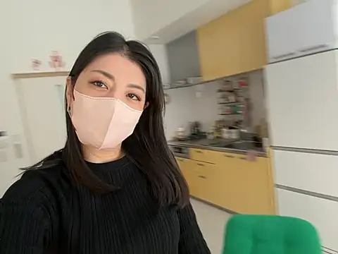 Snapshot of akimix_xoxo chatting on 10.30.25 akimix xoxo online show from 10.30.25