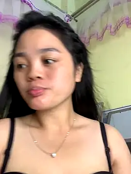 Snapshot of gau-misa chatting on 10.31.25 gau-misa online show from 10.31.25