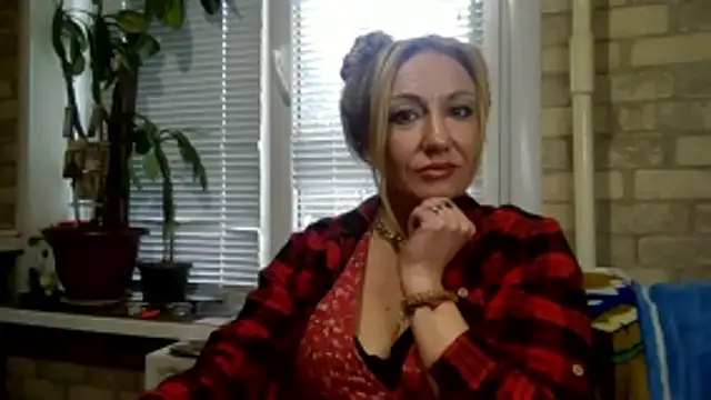 Snapshot of LilaniLoverx chatting on 11.04.25 LilaniLoverx online show from 11.04.25