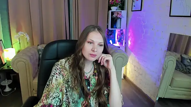 Snapshot of Alma_Diaz chatting on 10.28.25 Alma Diaz online show from 10.28.25